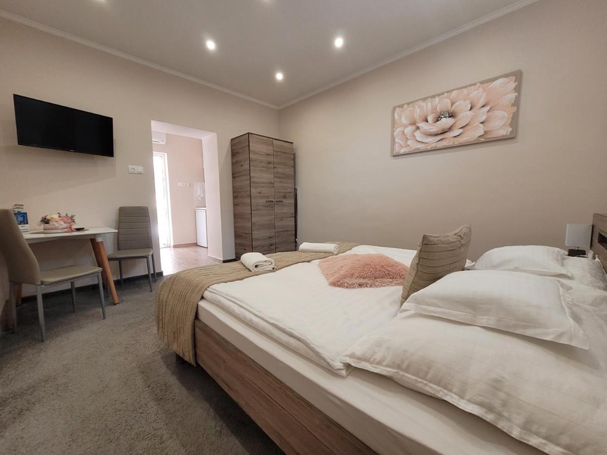 Apartmán Lilien Deluxe Gyula Exteriér fotografie