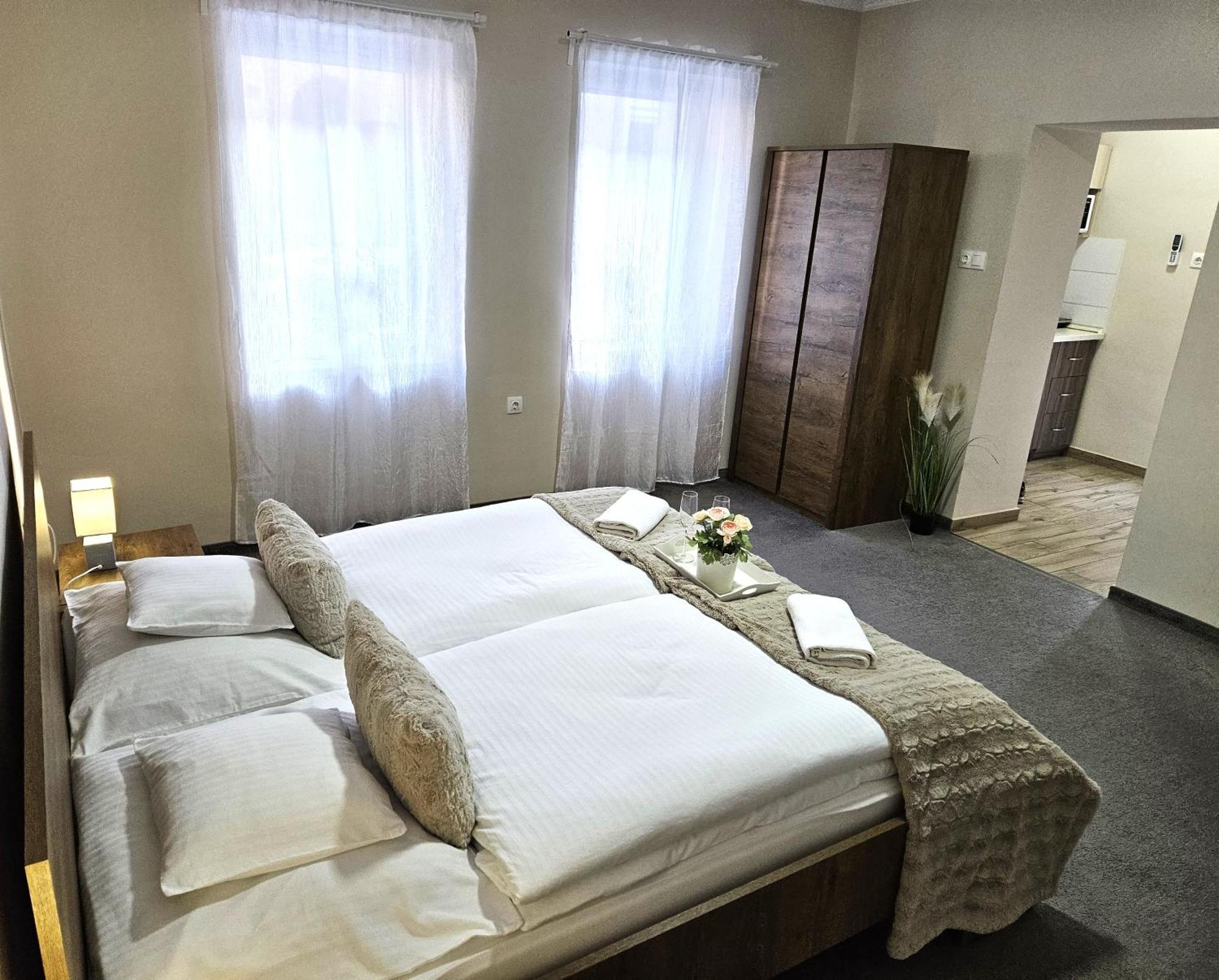 Apartmán Lilien Deluxe Gyula Exteriér fotografie